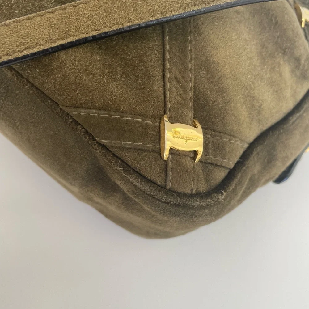 Auth VTG FERRAGAMO Green Suede Crossbody Bag - Picture 6 of 11